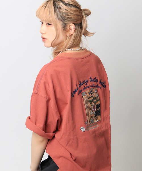 DOUBLE NAME（ダブルネーム）の「POPCORN BOX BACK刺繍TEE/ユニセックス（Tシャツ/カットソー・レディース・レッド/ネイビー/オフホワイト・FREE）」の3枚目の写真