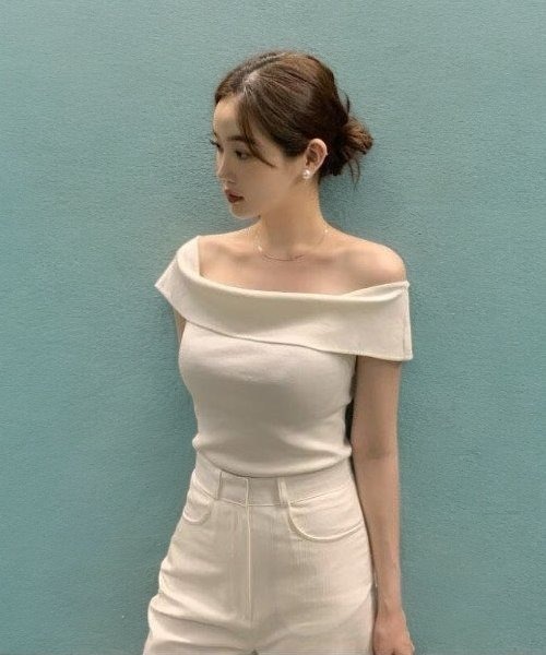 COMON+(コモンプラス)の「きれい目オフショルダーニットトップス(Tシャツ/カットソー・レディース・ブラック/ホワイト/ブラック×ホワイト・FREE)」の1枚目の写真
