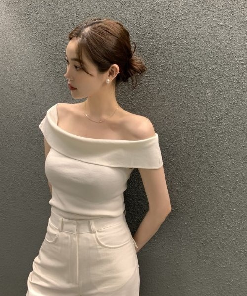 COMON+(コモンプラス)の「きれい目オフショルダーニットトップス(Tシャツ/カットソー・レディース・ブラック/ホワイト/ブラック×ホワイト・FREE)」の16枚目の写真