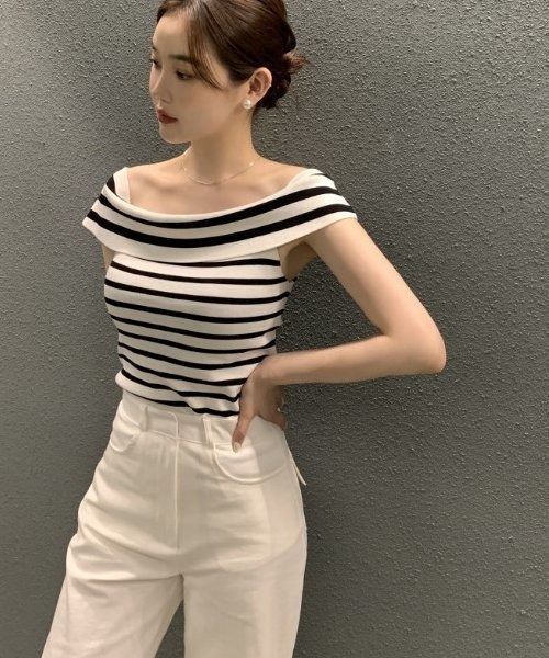 COMON+(コモンプラス)の「きれい目オフショルダーニットトップス(Tシャツ/カットソー・レディース・ブラック/ホワイト/ブラック×ホワイト・FREE)」の19枚目の写真