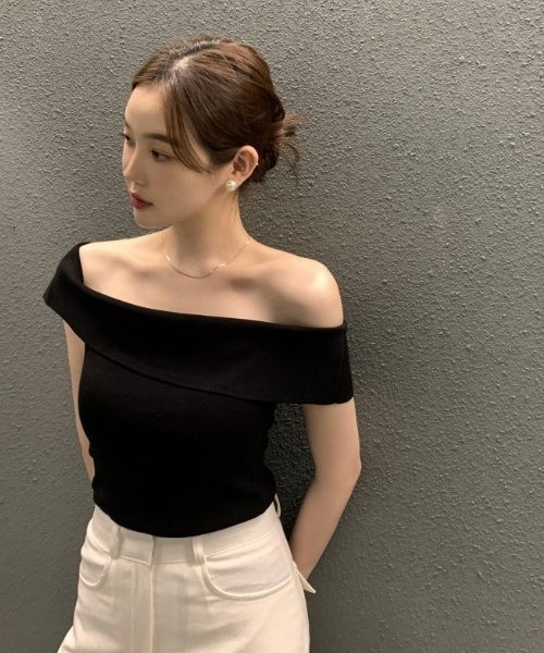 COMON+(コモンプラス)の「きれい目オフショルダーニットトップス(Tシャツ/カットソー・レディース・ブラック/ホワイト/ブラック×ホワイト・FREE)」の12枚目の写真