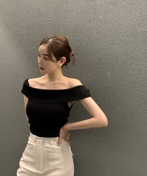 COMON+(コモンプラス)の「きれい目オフショルダーニットトップス(Tシャツ/カットソー・レディース・ブラック/ホワイト/ブラック×ホワイト・FREE)」の13枚目の写真