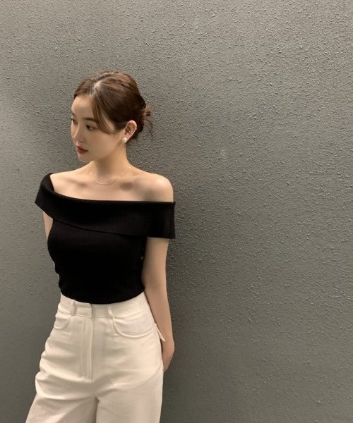 COMON+(コモンプラス)の「きれい目オフショルダーニットトップス(Tシャツ/カットソー・レディース・ブラック/ホワイト/ブラック×ホワイト・FREE)」の14枚目の写真
