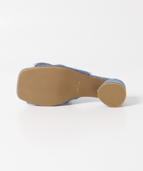 KBF（ケイビーエフ）の「デザインヒールスクエアトゥミュール（サンダル・レディース・ライトブルー/ブラック・38/36/37）」の11枚目の写真