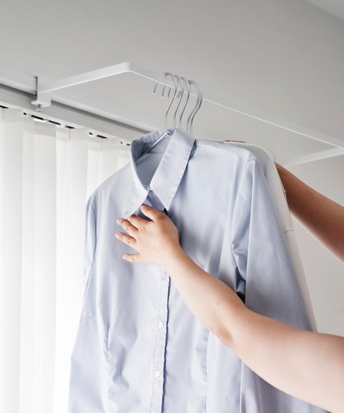 tower（タワー）の「tower（タワー）室内物干しハンガー 奥行ワイド（ランドリーグッズ・レディース・ブラック/ホワイト・ONE SIZE）」の8枚目の写真