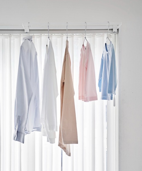 tower（タワー）の「tower（タワー）室内物干しハンガー 奥行ワイド（ランドリーグッズ・レディース・ブラック/ホワイト・ONE SIZE）」の3枚目の写真