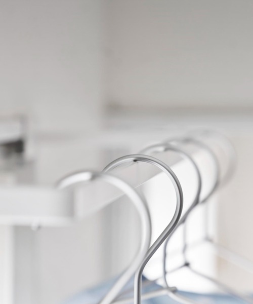 tower（タワー）の「tower（タワー）室内物干しハンガー 奥行ワイド（ランドリーグッズ・レディース・ブラック/ホワイト・ONE SIZE）」の6枚目の写真