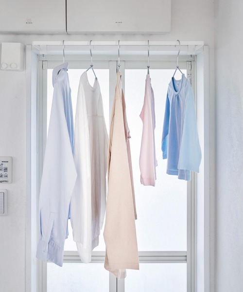tower（タワー）の「tower（タワー）室内物干しハンガー 奥行ワイド（ランドリーグッズ・レディース・ブラック/ホワイト・ONE SIZE）」の9枚目の写真