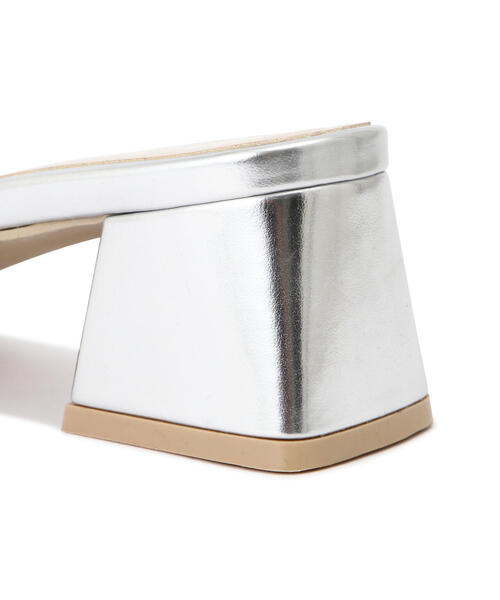 NATURAL BEAUTY BASIC（ナチュラルビューティーベーシック）の「◇シャーリングミュール（サンダル・レディース・シルバー/ブラック・SMALL/MEDIUM）」の5枚目の写真