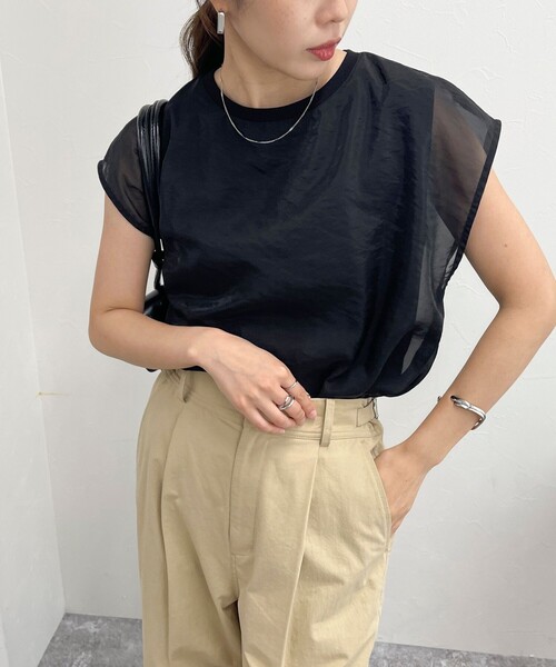 fredy emue(フレディエミュ)の「シアーレイヤードノースリーブブラウス(シャツ/ブラウス・レディース・オフホワイト/ブラック/ライトグレー・38)」の2枚目の写真