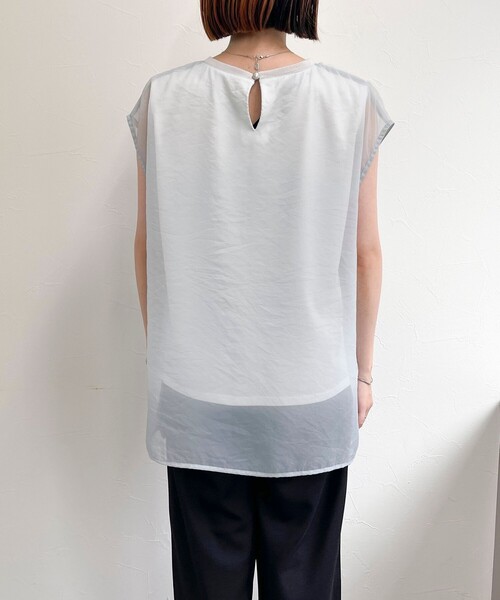 fredy emue(フレディエミュ)の「シアーレイヤードノースリーブブラウス(シャツ/ブラウス・レディース・オフホワイト/ブラック/ライトグレー・38)」の4枚目の写真