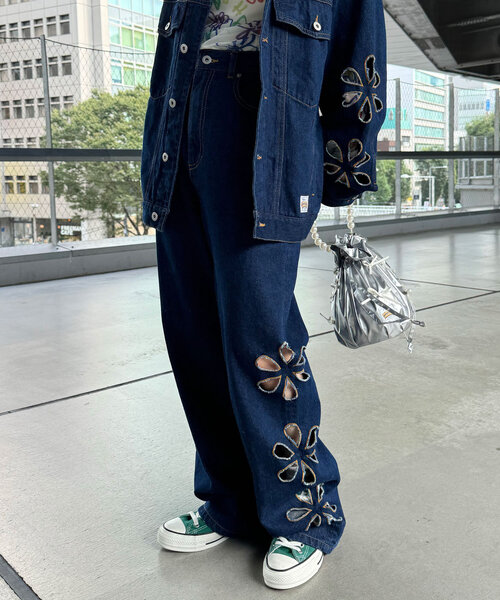 HELLO.SANFRANCISCO（ハローサンフランシスコ）の「【HELLO.SANFRANCISCO/ハローサンフランシスコ】フラワーカットアウトデニムパンツ（デニムパンツ・レディース・サックスブルー/ブルー・MEDIUM/SMALL/X-SMALL）」の5枚目の写真