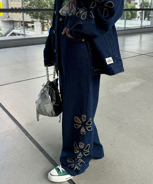 HELLO.SANFRANCISCO（ハローサンフランシスコ）の「【HELLO.SANFRANCISCO/ハローサンフランシスコ】フラワーカットアウトデニムパンツ（デニムパンツ・レディース・サックスブルー/ブルー・MEDIUM/SMALL/X-SMALL）」の3枚目の写真