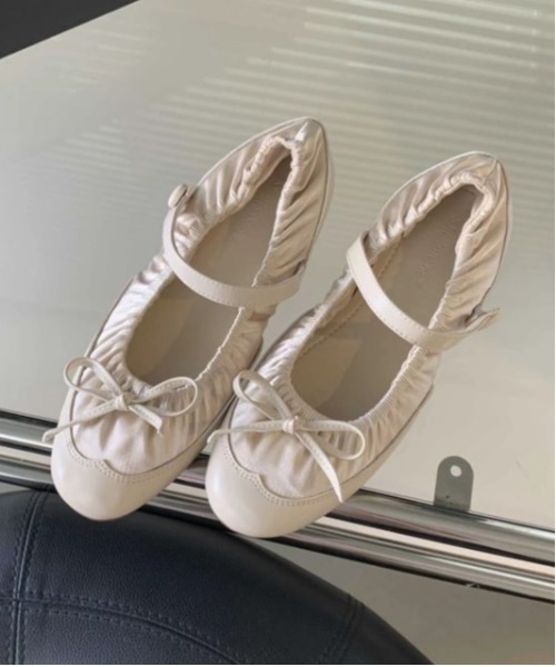 AMELY（エミリー）の「ストラップ付ギャザーバレエシューズ（バレエシューズ・レディース・シルバー/ベージュ/ブラック/カーキ・39/38/37/36/35）」の8枚目の写真