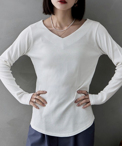 etoll.（エトル）の「VネックコットンロングスリーブリブT（Tシャツ/カットソー・レディース・ブラック/杢グレー/オフホワイト/ベージュ・M/3L/4L/LL/L）」の12枚目の写真