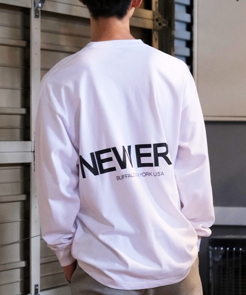 NEW ERA(ニューエラ)の「NEW ERA/ニューエラ ロンTee/コットンTee オーバーサイズ バックプリント 14324695/14324696/14324697(Tシャツ/カットソー・メンズ・ホワイト/ブラウン/ブラック・M/L/XL/2XL)」の1枚目の写真