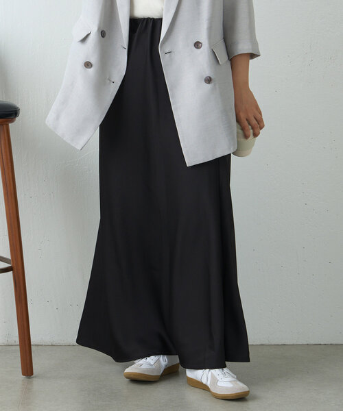 Jena espace merveilleux（ジェナ　エスパスメルヴェイユ）の「サテンロングスカート（スカート・レディース・カーキ/ブラック/ベージュ・FREE）」の2枚目の写真