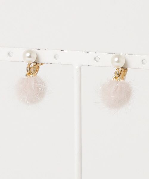 パール×ポンポンファー/イヤリング（イヤリング）｜Flowering
