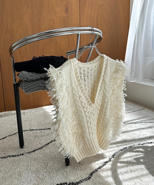 セール】ショート丈Vネックフリンジニットベスト（ベスト）｜andme