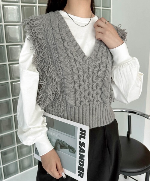 anuke フリンジニットビスチェ　ホワイト　Vネック　ベスト　ジレ　レイヤード anuke フリンジニットビスチェ ホワイト Vネック ベスト ジレ