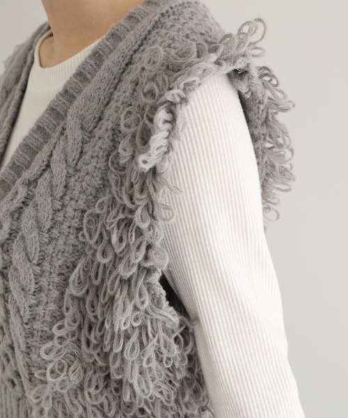 ショート丈Vネックフリンジニットベスト（ベスト）｜andme