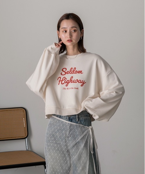 ad thie（アドティエ）の「フロッキープリント ショートプルオーバー（スウェット・レディース・ブラウン/レッド/アイボリー/オートミール/チャコール・FREE）」の11枚目の写真