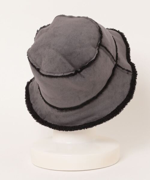 Minnetonka（ミネトンカ）の「MINNETONKA（ミネトンカ） / ボアリバーシブルバケットハット SUEDE BOA HAT（ハット・レディース・グレー/アイボリー/ブラウン・FREE）」の4枚目の写真