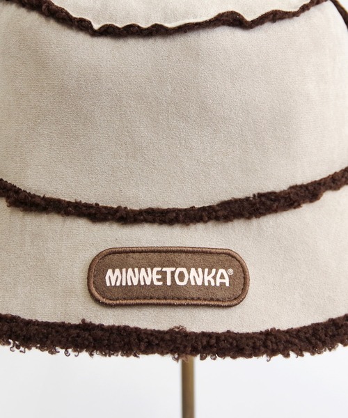 Minnetonka（ミネトンカ）の「MINNETONKA（ミネトンカ） / ボアリバーシブルバケットハット SUEDE BOA HAT（ハット・レディース・グレー/アイボリー/ブラウン・FREE）」の6枚目の写真