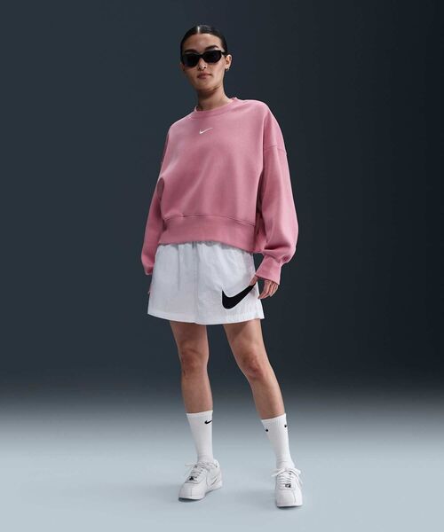NIKE(ナイキ)の「ナイキ スポーツウェア フェニックス フリース ウィメンズ オーバーオーバーサイズド クルーネック スウェットシャツ / Nike Sportswear Phoenix Fleece Women's Over-Oversized Crewneck Sweatshirt DQ5762-699 Elemental Pink(スウェット・レディース・ピンク・2XL/L/M/S/XL/XS)」の4枚目の写真