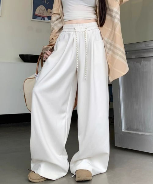 ampm（エーエムピーエム）の「【ampm】スーパーワイドリラックススウェットパンツ（スウェットパンツ・レディース・ブラック/グレー/レッド/ライトグレー・FREE）」の9枚目の写真