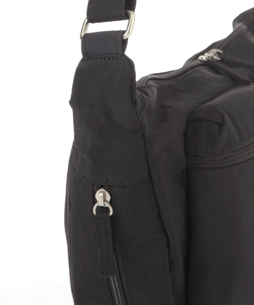 studio CLIP（スタディオクリップ）の「【軽量】ナイロン軽らくショルダーバッグ（ショルダーバッグ・レディース・キャメル/ライトベージュ/ブラック・FREE）」の10枚目の写真