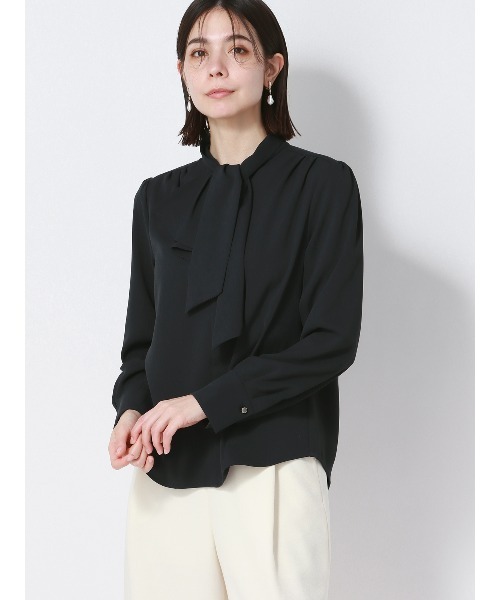 SUIT SQUARE(スーツスクエア)の「アシンメトリーラッフルボウタイブラウス 長袖 ウォッシャブル ジョーゼット(シャツ/ブラウス・レディース・ブルー系/ピンク系/ホワイト系/ネイビー系・38(9号)/40(11号))」の2枚目の写真