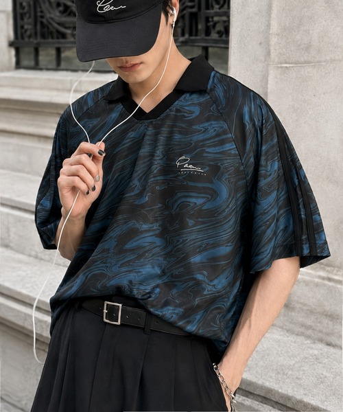 Java(ジャバ)の「《JaVaジャバコラボ》「私戦を制す。」ラインストーン使い総柄ゲーム半袖Tシャツ(Tシャツ/カットソー・メンズ・ブラウン/ブルー・MEDIUM/LARGE/SMALL)」の1枚目の写真