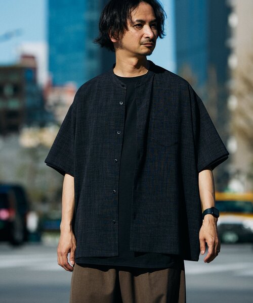 JOURNAL STANDARD relume（ジャーナルスタンダード　レリューム）の「TECH CANVAS バンドカラー 半袖シャツ（シャツ/ブラウス・メンズ・ブラック/アイボリー/クリアブルー/ライトグレー・SMALL/MEDIUM/LARGE）」の3枚目の写真
