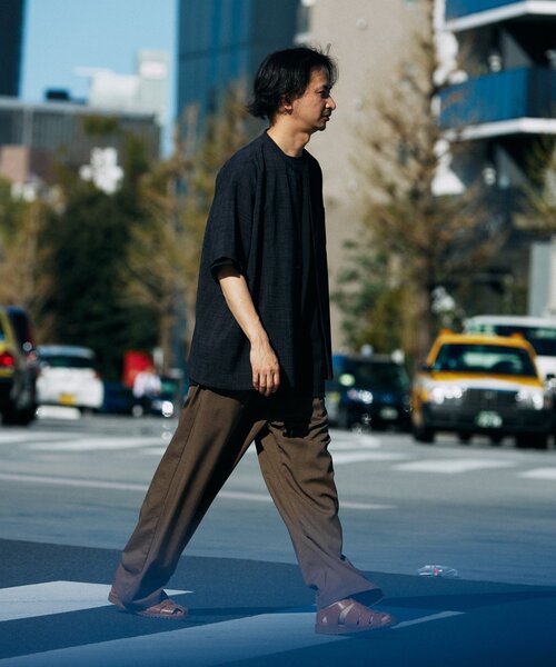 JOURNAL STANDARD relume（ジャーナルスタンダード　レリューム）の「TECH CANVAS バンドカラー 半袖シャツ（シャツ/ブラウス・メンズ・ブラック/アイボリー/クリアブルー/ライトグレー・SMALL/MEDIUM/LARGE）」の11枚目の写真