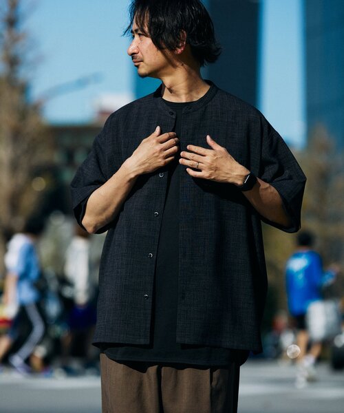 JOURNAL STANDARD relume（ジャーナルスタンダード　レリューム）の「TECH CANVAS バンドカラー 半袖シャツ（シャツ/ブラウス・メンズ・ブラック/アイボリー/クリアブルー/ライトグレー・SMALL/MEDIUM/LARGE）」の12枚目の写真