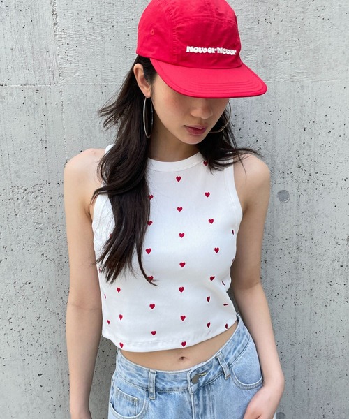 FOREVER 21(フォーエバー トゥエンティーワン)の「【2025SS】刺繍アメスリタンク(タンクトップ・レディース・ブラック系その他/ホワイト×ピンク/ホワイト×ネイビー/ブラック/ホワイト×レッド・MEDIUM/SMALL)」の2枚目の写真