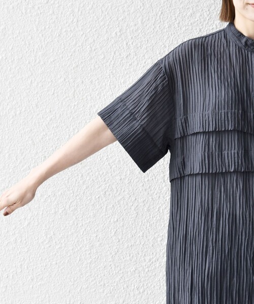 SHIPS any（シップス エニィ）の「SHIPS any:〈洗濯機可能〉ピンタック ジャカード シャツ ワンピース（シャツワンピース・レディース・チャコールグレー/ナチュラル・ONE SIZE）」の3枚目の写真