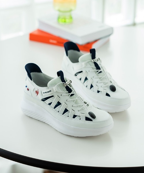 le coq sportif(ルコックスポルティフ)の「LCS マルヌ サマースニーカー SI(さっと履ける/軽量/消臭)(スニーカー・レディース・ブラック系/ホワイト×ネイビー/ベージュ系その他・22.5cm/23.5cm/24.5cm/23.0cm/24.0cm/25.0cm)」の1枚目の写真
