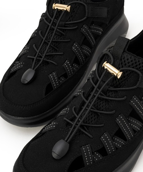 le coq sportif(ルコックスポルティフ)の「LCS マルヌ サマースニーカー SI(さっと履ける/軽量/消臭)(スニーカー・レディース・ブラック系/ホワイト×ネイビー/ベージュ系その他・22.5cm/23.5cm/24.5cm/23.0cm/24.0cm/25.0cm)」の4枚目の写真