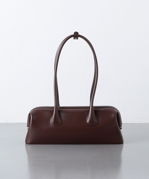 OSOI（オソイ）の「＜OSOI＞BOAT WIDE バッグ（ショルダーバッグ・レディース・オフホワイト/ブラック/ダークブラウン・FREE）」の3枚目の写真