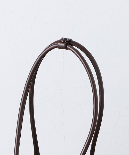 OSOI（オソイ）の「＜OSOI＞BOAT WIDE バッグ（ショルダーバッグ・レディース・オフホワイト/ブラック/ダークブラウン・FREE）」の22枚目の写真