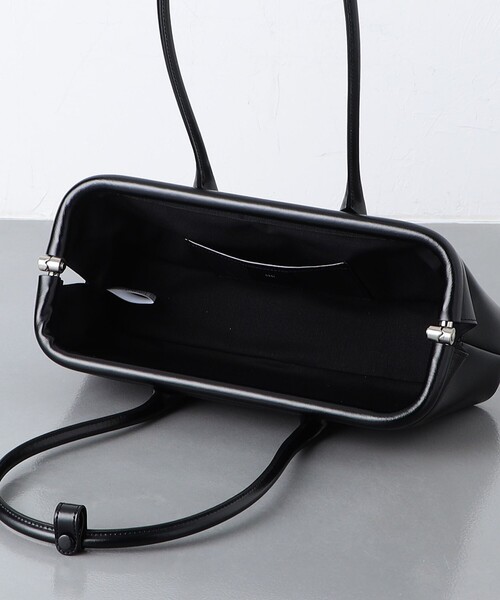 OSOI（オソイ）の「＜OSOI＞BOAT WIDE バッグ（ショルダーバッグ・レディース・オフホワイト/ブラック/ダークブラウン・FREE）」の13枚目の写真