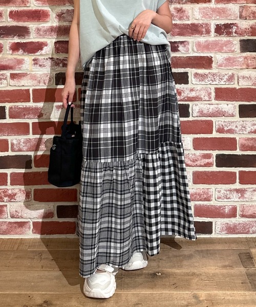 RODEO CROWNS WIDE BOWL（ロデオクラウンズワイドボウル）の「クレイジーチェックスカート（スカート・レディース・ブラック系その他/ブルー系その他/ピンク系その他・FREE）」の2枚目の写真