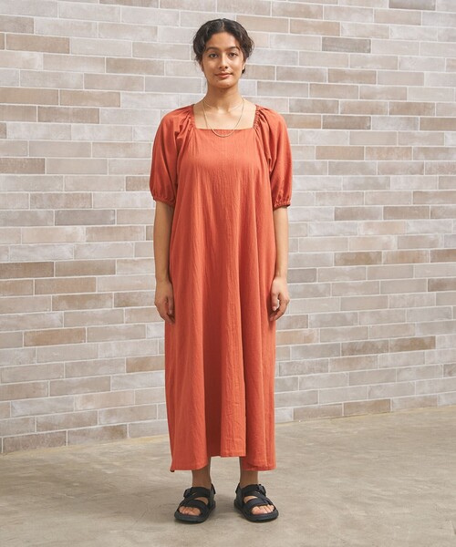 J.PRESS YORK STREET(ジェイプレスヨークストリート)の「【WOMEN】コットンワッシャーリラックス ワンピース(ワンピース・レディース・オレンジ系/ブラウン系/ピーコックグリーン系/ネイビー系・F)」の1枚目の写真