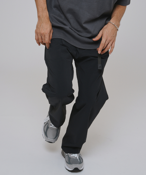 Gramicci(グラミチ)の「GRAMICCI(グラミチ) 別注 4WAY ストレッチ 1タック セミワイドパンツ(その他パンツ・メンズ・チャコールグレー/ブラック・X-LARGE/LARGE/MEDIUM/SMALL)」の5枚目の写真