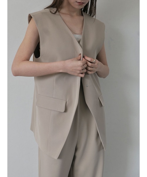 Reurie'（レウリィ）の「オリジナルオーバーノーカラージャケット／original over nocollar jacket ベストジャケット ノースリーブ きれいめ シンプル モード お呼ばれコーデ オフィスカジュアル ミニマル セットアップ（ベスト・レディース・ブラック/ベージュ・FREE）」の13枚目の写真