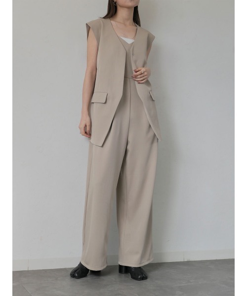 Reurie'（レウリィ）の「オリジナルオーバーノーカラージャケット／original over nocollar jacket ベストジャケット ノースリーブ きれいめ シンプル モード お呼ばれコーデ オフィスカジュアル ミニマル セットアップ（ベスト・レディース・ブラック/ベージュ・FREE）」の14枚目の写真