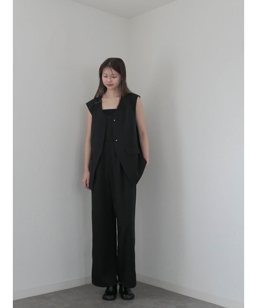 Reurie'（レウリィ）の「オリジナルオーバーノーカラージャケット／original over nocollar jacket ベストジャケット ノースリーブ きれいめ シンプル モード お呼ばれコーデ オフィスカジュアル ミニマル セットアップ（ベスト・レディース・ブラック/ベージュ・FREE）」の16枚目の写真