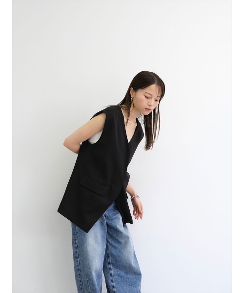 Reurie'（レウリィ）の「オリジナルオーバーノーカラージャケット／original over nocollar jacket ベストジャケット ノースリーブ きれいめ シンプル モード お呼ばれコーデ オフィスカジュアル ミニマル セットアップ（ベスト・レディース・ブラック/ベージュ・FREE）」の17枚目の写真